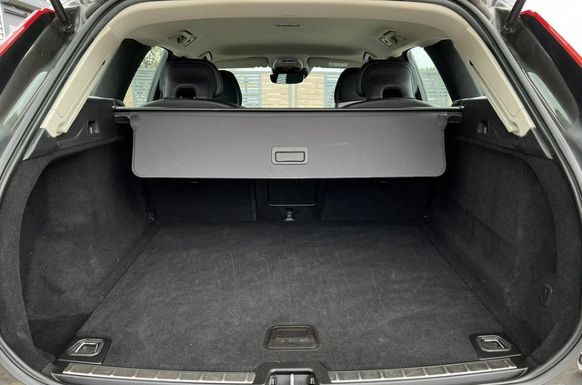Volvo XC 60 cena 139900 przebieg: 102076, rok produkcji 2019 z Przecław małe 742